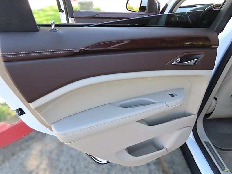 Used 2011 Cadillac SRX Luxury FWD image 27