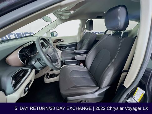 Used 2022 Chrysler Voyager LX FWD image 13