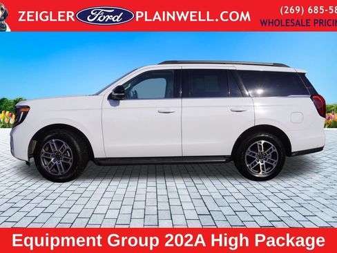 Used 2025 Ford Expedition Active image 2