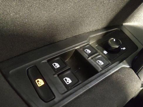 Used 2019 Volkswagen Tiguan S w/ Driver Assistance Package image 27