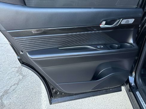 Used 2025 Hyundai Palisade Calligraphy image 17