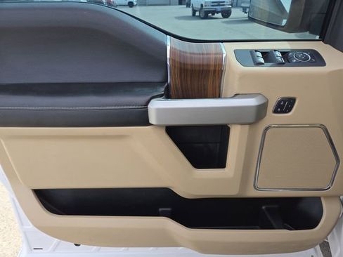 Used 2016 Ford F150 Lariat w/ Equipment Group 502A Luxury AWD/4WD image 14