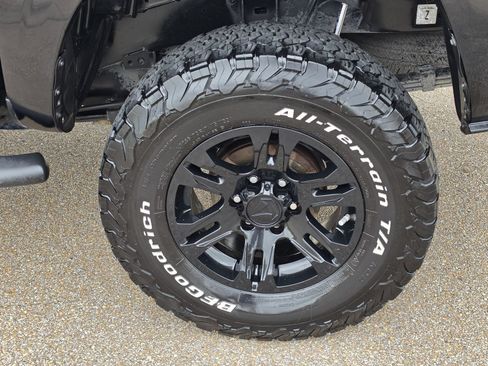 Used 2020 Toyota Tacoma SR w/ SR Convenience Package RWD image 23