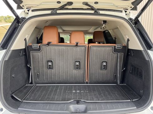 Used 2022 Nissan Pathfinder Platinum w/ Cargo Package image 17