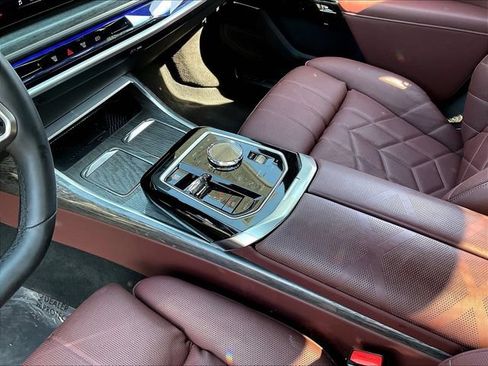 Used 2025 BMW 750e xDrive w/ Premium Package AWD/4WD image 18