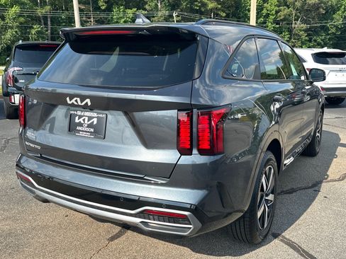 Certified 2023 Kia Sorento S FWD image 3