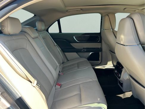 Used 2019 Lincoln Continental Reserve FWD image 11