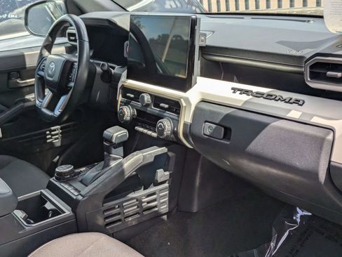 Used 2024 Toyota Tacoma TRD Off-Road image 31