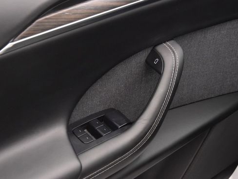 Used 2022 Tesla Model X image 23