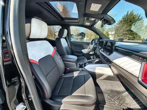Used 2024 GMC Canyon AT4X AWD/4WD image 29