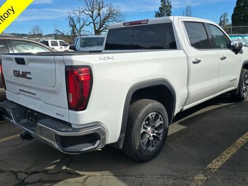 Used 2025 GMC Sierra 1500 SLT image 3