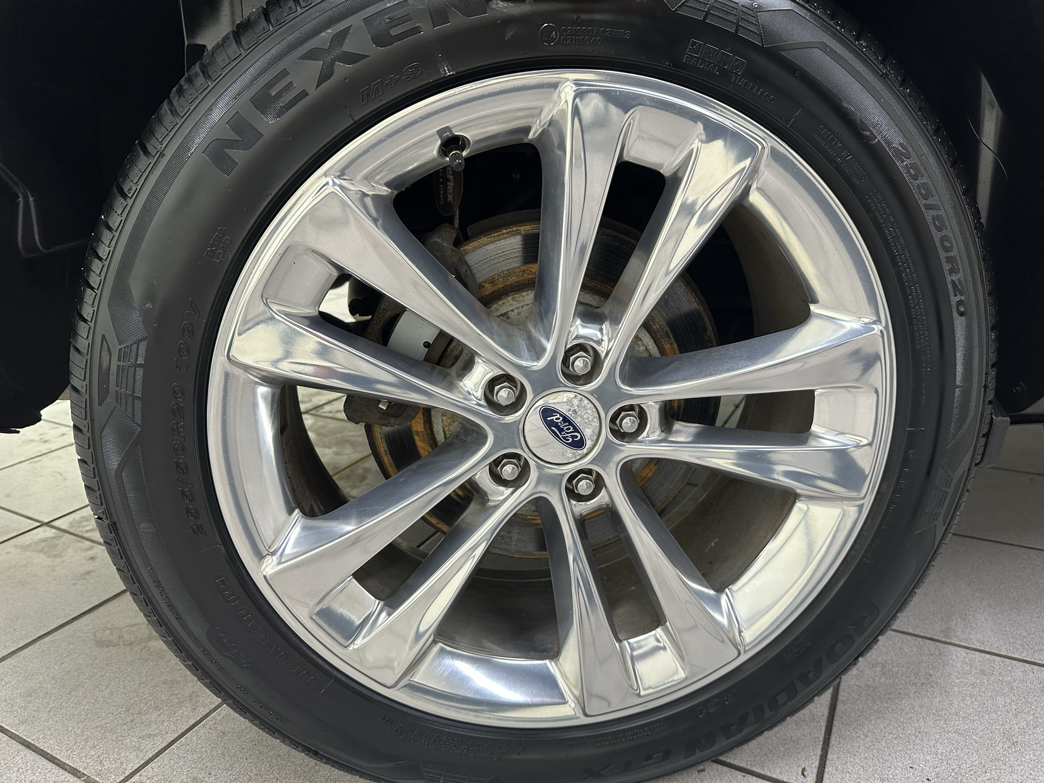 Used 2018 Ford Explorer XLT w/ Equipment Group 202A AWD/4WD image 32