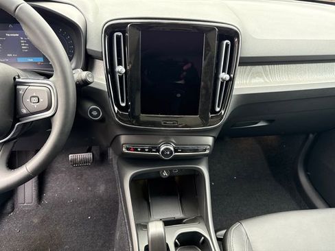 New 2026 Volvo XC40 B5 Core w/ Climate Package image 12