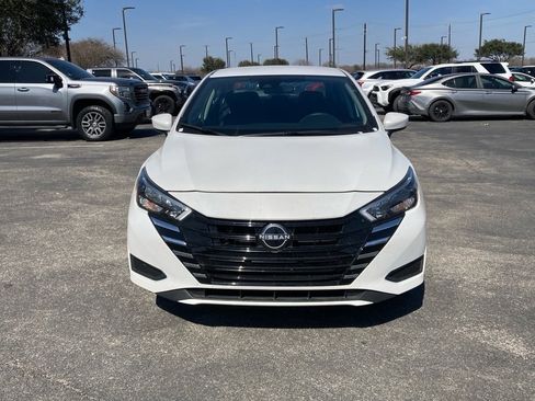 Used 2025 Nissan Versa SV image 2