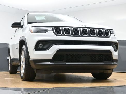 Used 2024 Jeep Compass Latitude AWD/4WD image 51