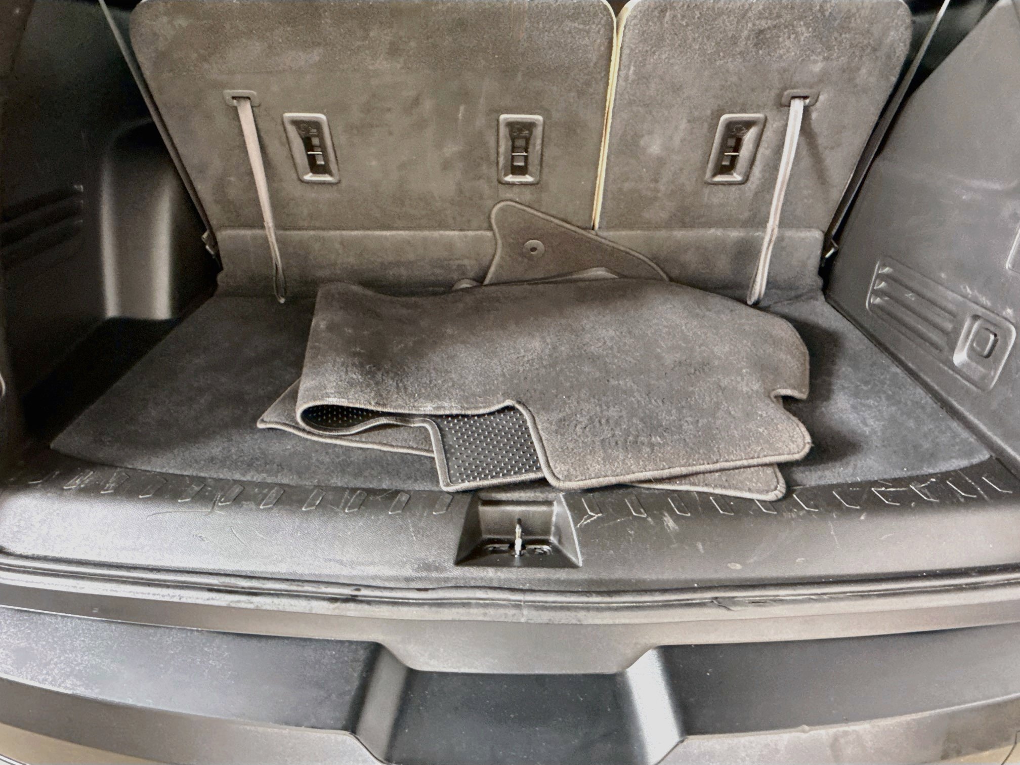 Used 2022 Chevrolet Traverse LS w/ LPO, Cargo Package FWD image 28