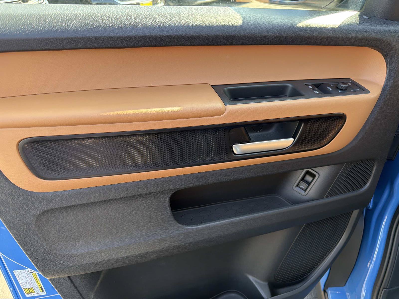 Certified 2025 Volkswagen ID. Buzz Pro S RWD image 13