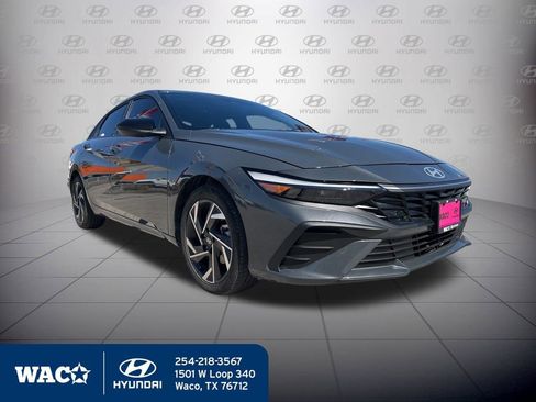 Used 2025 Hyundai Elantra Sport image 3