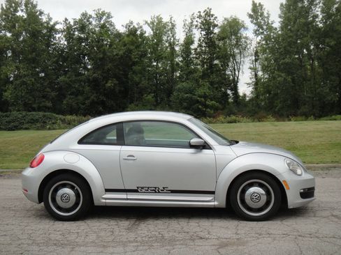 Used 2012 Volkswagen Beetle 2.5 FWD image 5