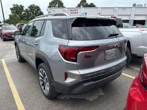 Used 2025 GMC Terrain Elevation w/ Elevation Premium Package AWD/4WD image 9