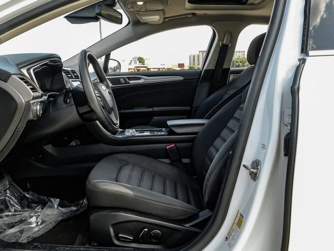 Used 2019 Ford Fusion SE FWD image 4