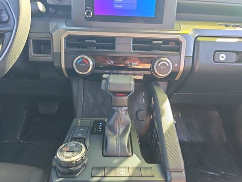 Certified 2025 Toyota Tacoma TRD Off-Road AWD/4WD image 11