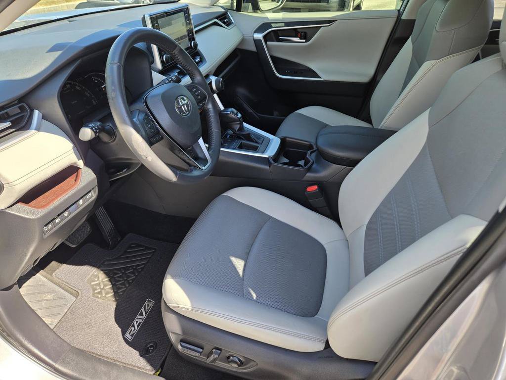 Used 2019 Toyota RAV4 Limited FWD image 15