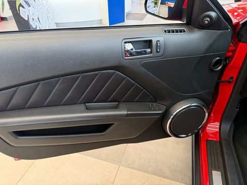 Used 2010 Ford Mustang GT Premium image 11