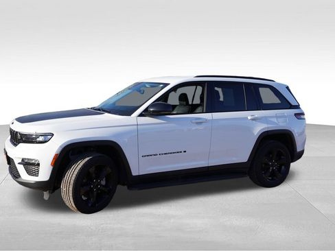 Certified 2023 Jeep Grand Cherokee Limited w/ Black Appearance Package image 10