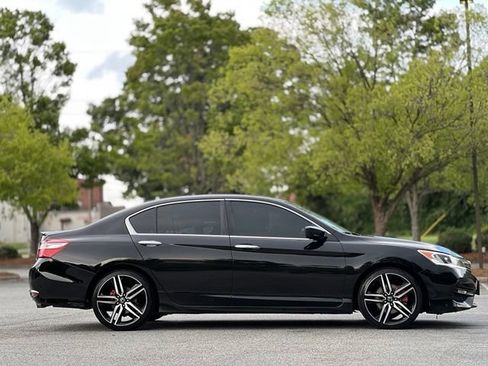 Used 2017 Honda Accord Sport Special Edition image 4