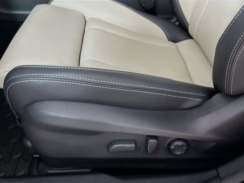 Used 2025 Subaru Outback Limited AWD/4WD image 9