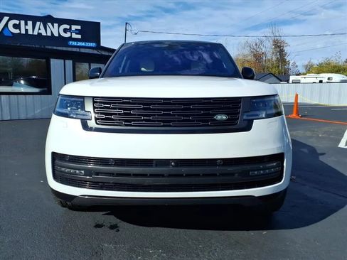 Used 2023 Land Rover Range Rover SE image 8