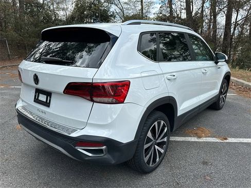 Used 2022 Volkswagen Taos SE image 3