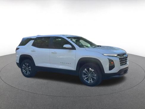 Used 2025 Chevrolet Equinox LT image 2