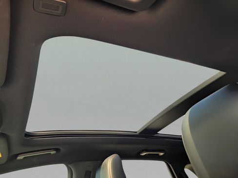 Used 2024 Ford Edge ST-Line image 13