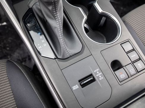 Used 2023 Toyota Highlander L image 22