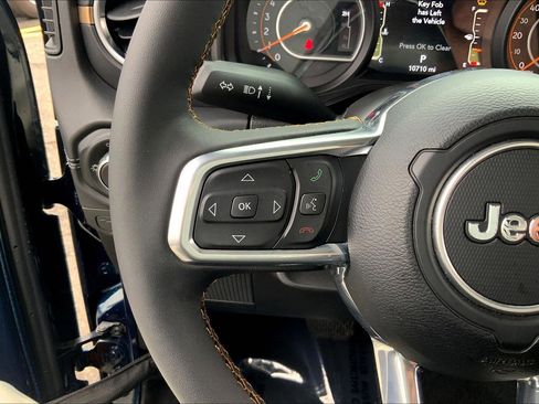 Certified 2025 Jeep Wrangler Sahara w/ Dual Top Group image 19