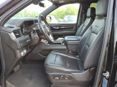 Used 2021 GMC Yukon XL Denali w/ Denali Premium Package AWD/4WD image 12
