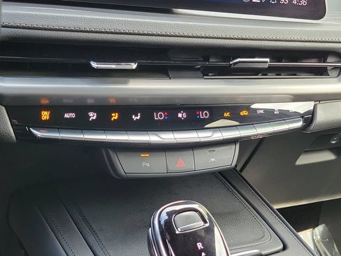 Used 2025 Cadillac XT4 Premium Luxury FWD image 31