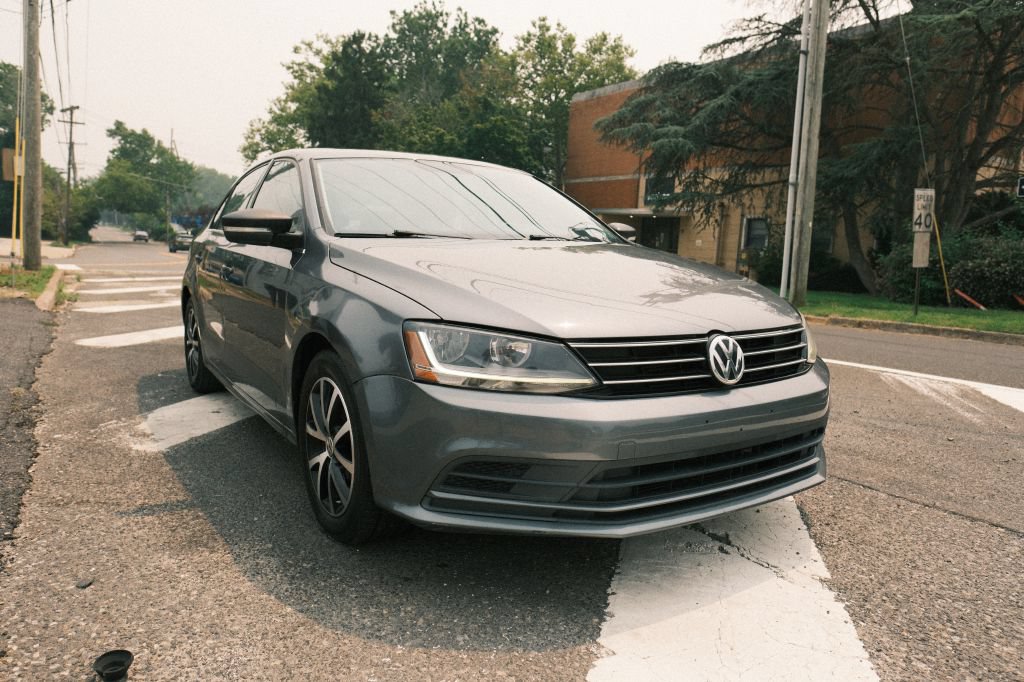 Used 2017 Volkswagen Jetta SE FWD image 3