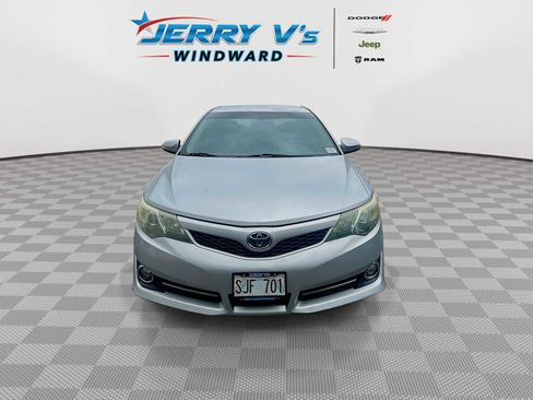Used 2014 Toyota Camry SE FWD image 3