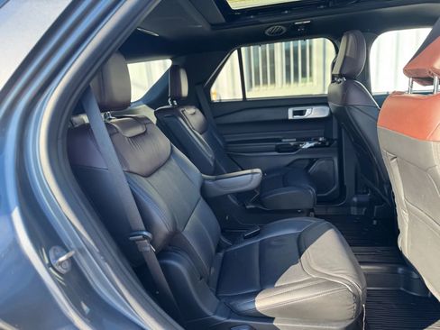 Used 2022 Ford Explorer Platinum w/ Equipment Group 601A image 25