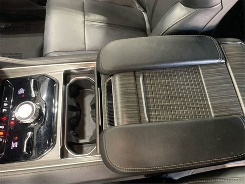 Used 2024 Jeep Wagoneer L Series III w/ Flexible Seating Group image 15