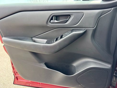 Used 2025 Nissan Rogue S FWD image 15