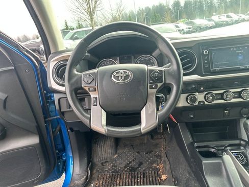 Used 2017 Toyota Tacoma SR5 image 8