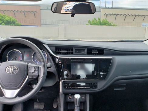 Used 2018 Toyota Corolla LE FWD image 9