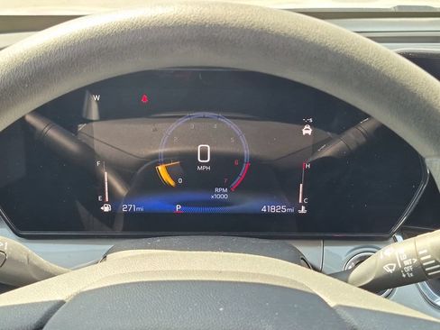 Used 2025 Chevrolet Trax LT FWD image 20