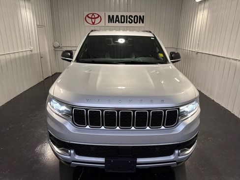 Used 2024 Jeep Wagoneer L Series II w/ Flexible Seating Group AWD/4WD image 5