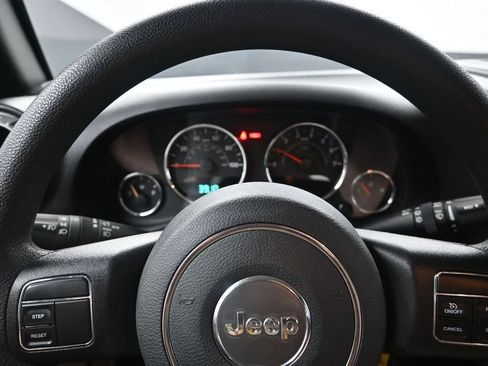 Used 2017 Jeep Wrangler Sport AWD/4WD image 13