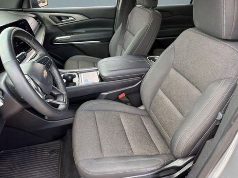 Used 2024 Chevrolet Traverse LS FWD image 21